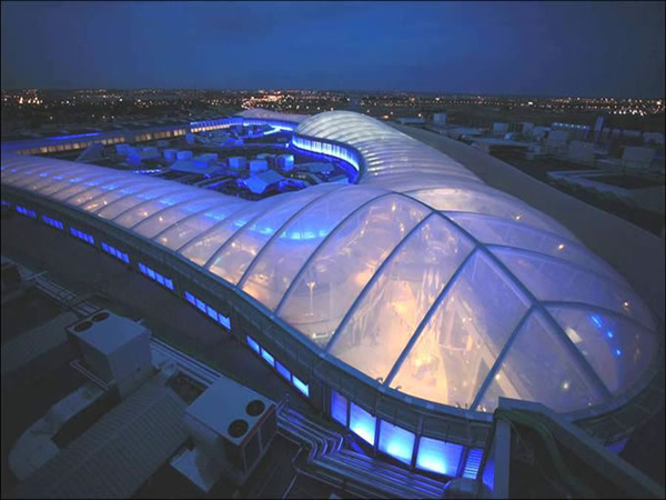 ETFE 膜与自然光：营造明亮宜人的室内环境