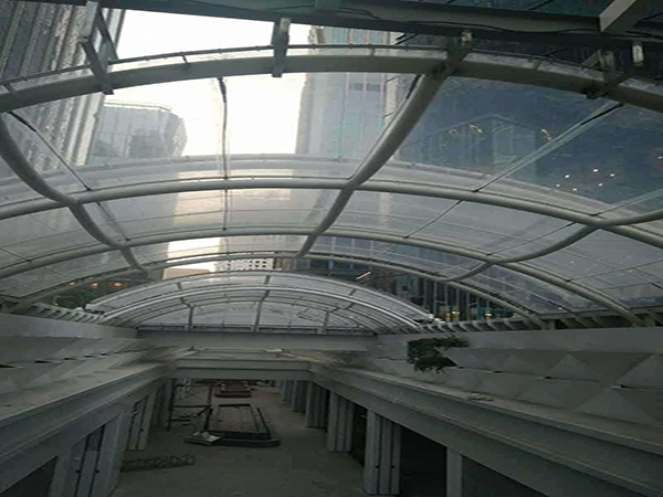 ETFE 膜材料的清洁与维护指南